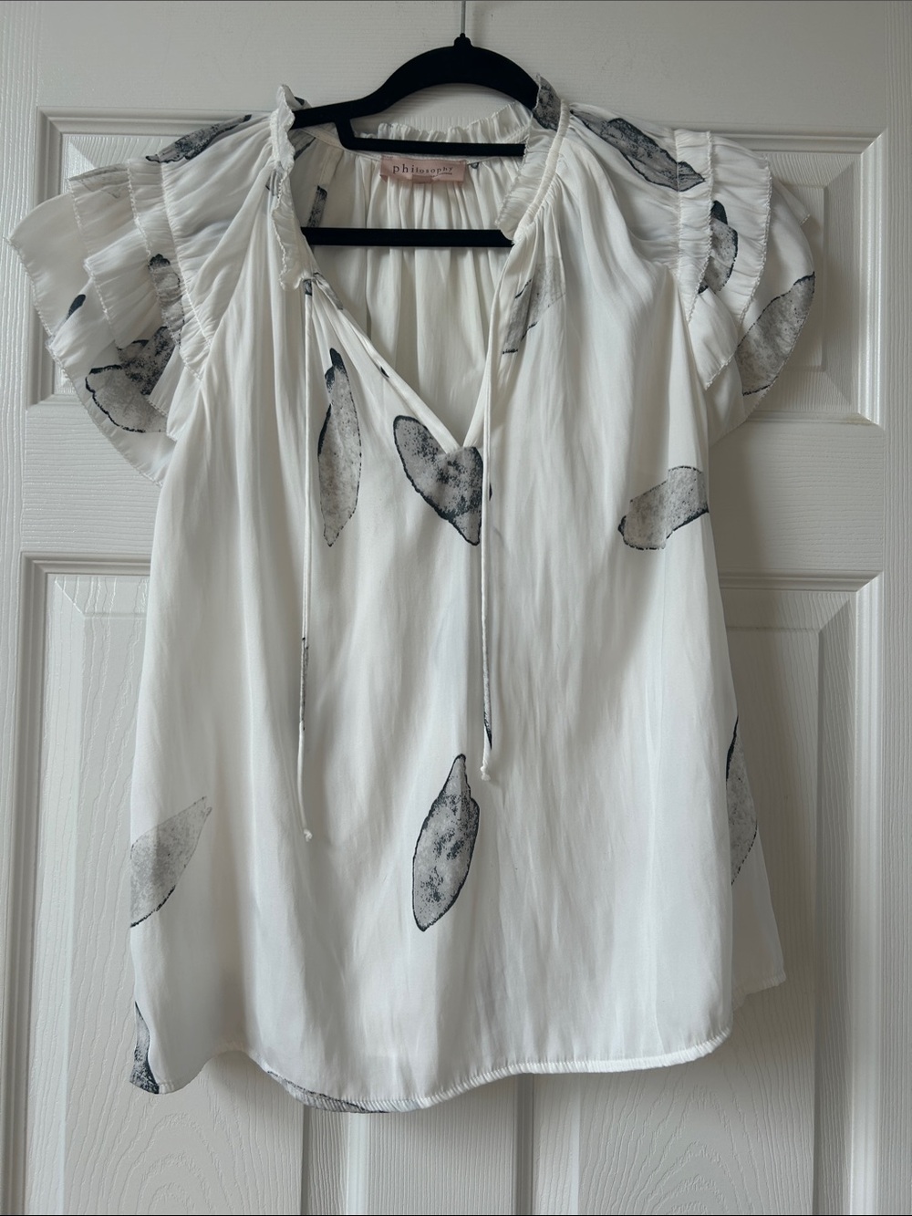 Philosophy White Tie-Front Flutter Sleeve Blouse with Blue Leaf Print